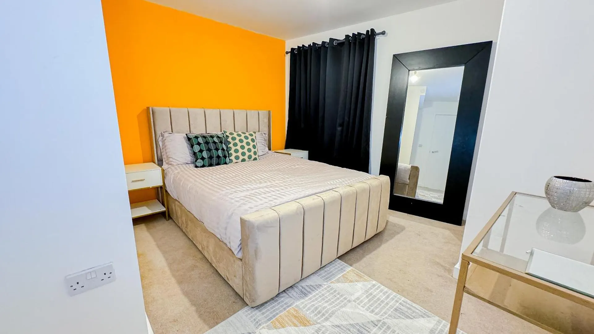 Hidden Gem: Quiet & Comfortable London Apartment